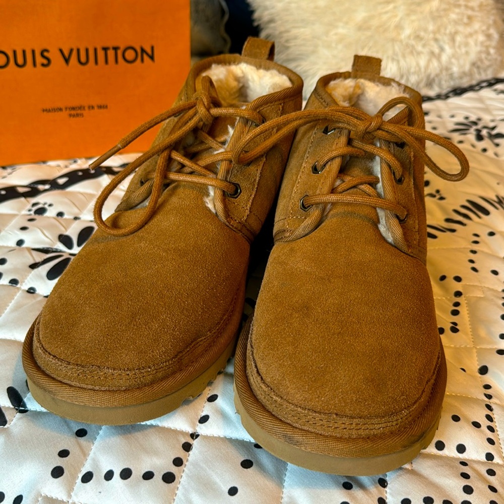 Excellent condition women’s chestnut Ugg booties size 9